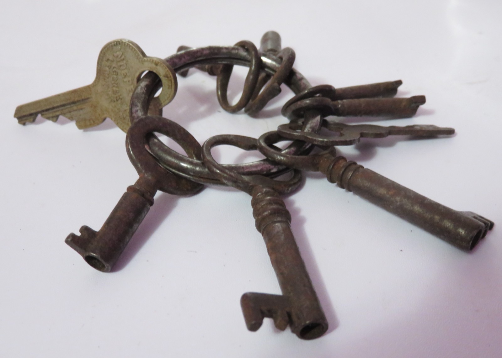 LOT OF VINTAGE AND ANTIQUE DEASK CABINET OR BOXES KEYS