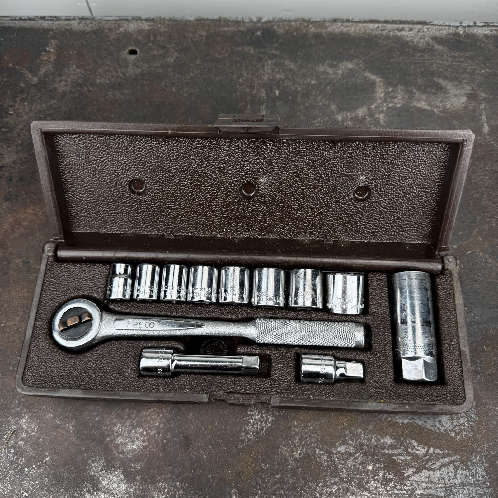 Vtg EASCO RHFT 3/8″ Drive Quick Release Ratchet 72 1109 – 12 Piece Socket Set