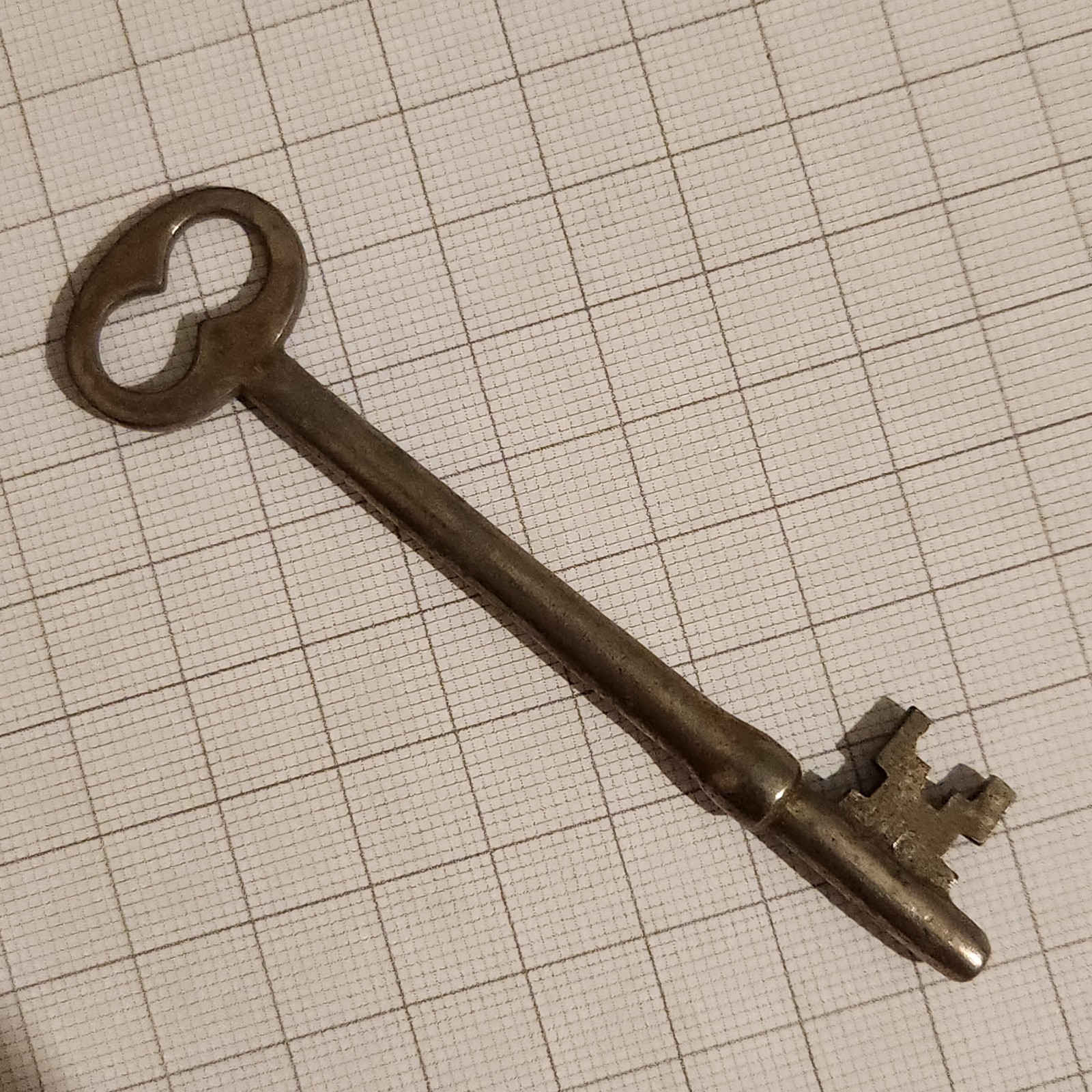 Antique Cast Iron Skeleton Key 3-1/2″ Solid Barrel FULL DIMENSIONS Cabinet