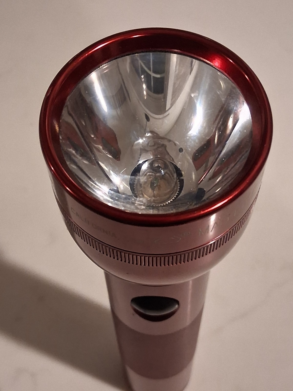 Vintage MAG-LITE 2 “D” cell Red 10″ Flashlight MAGLIGHT Very Good