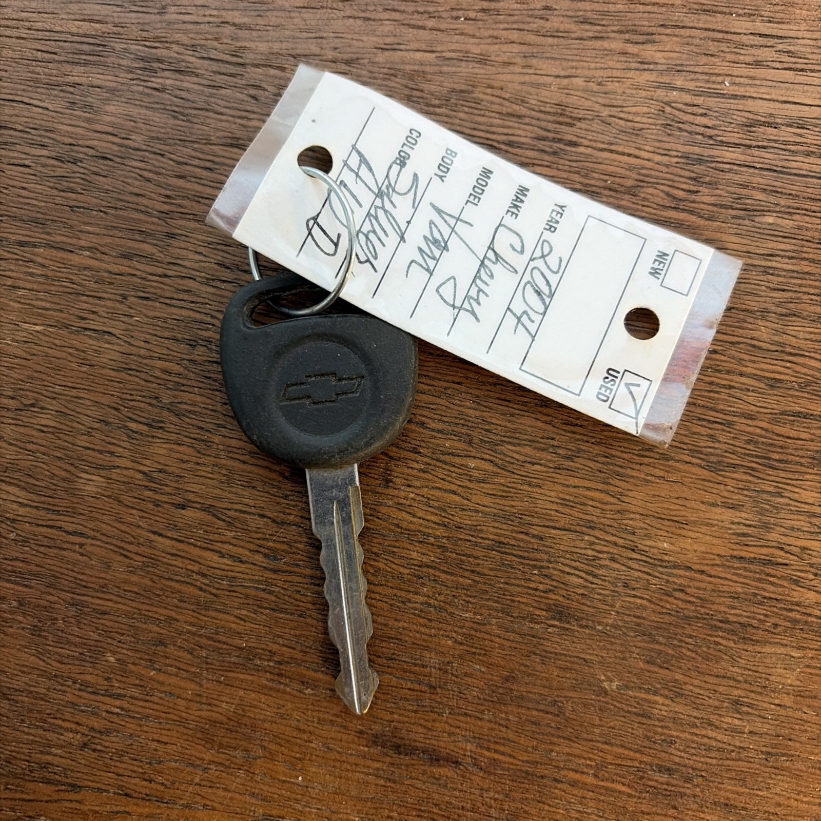 Vintage Set of Automotive Keys Lot of 1 GM 2004 Chevy Van AWD