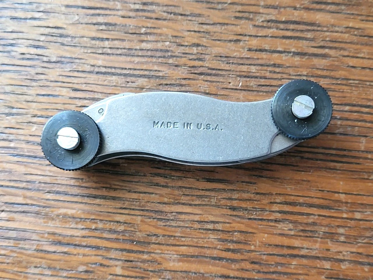 Screw Pitch Gage – 28 Leaves Metric & Imperial (0.50-6.0mm & 4-54 TPI). USA