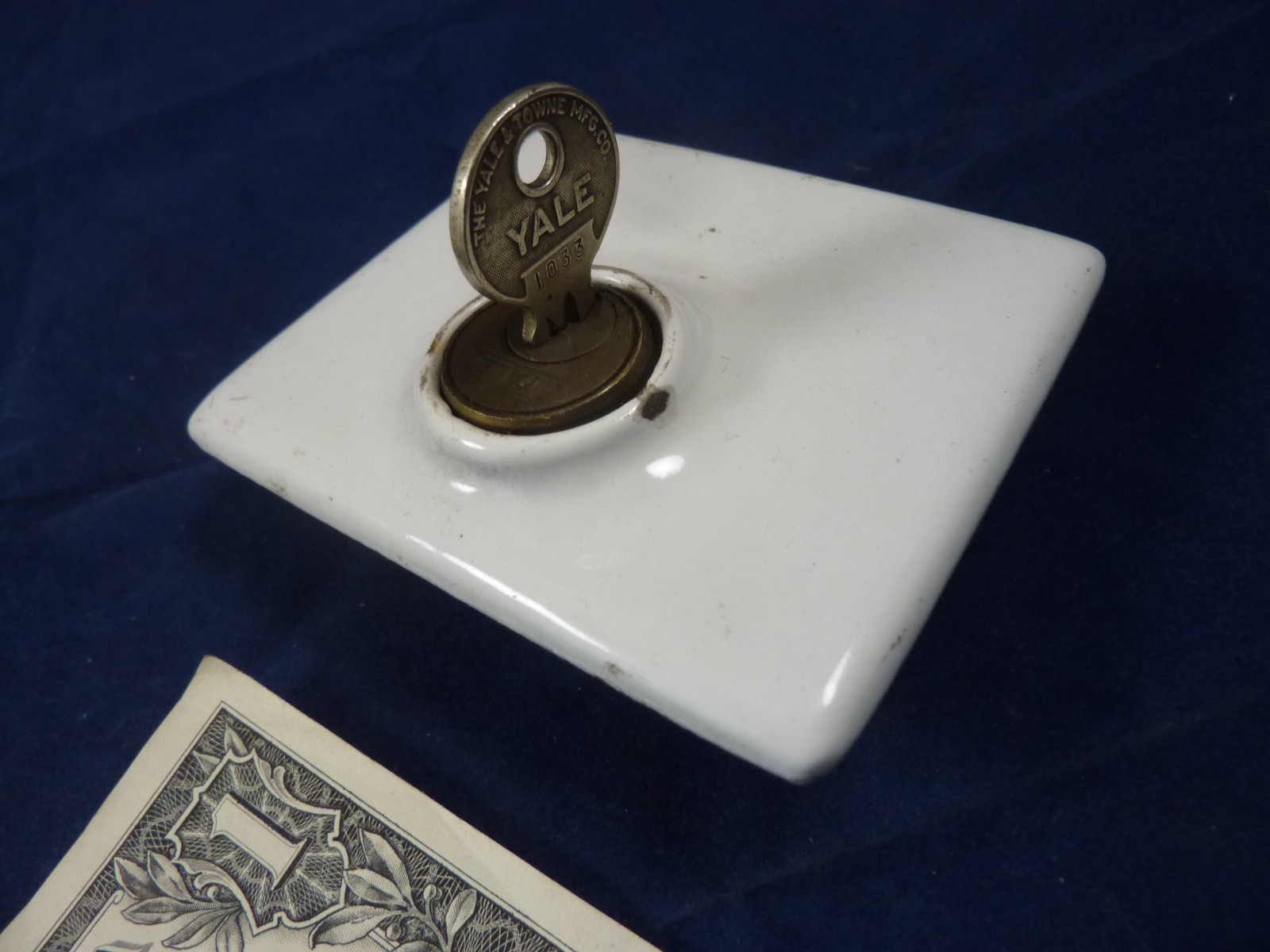 1920’s Caille Peerless Aristocrat Junior Penny Scale Cash Box Door Yale Lock Key