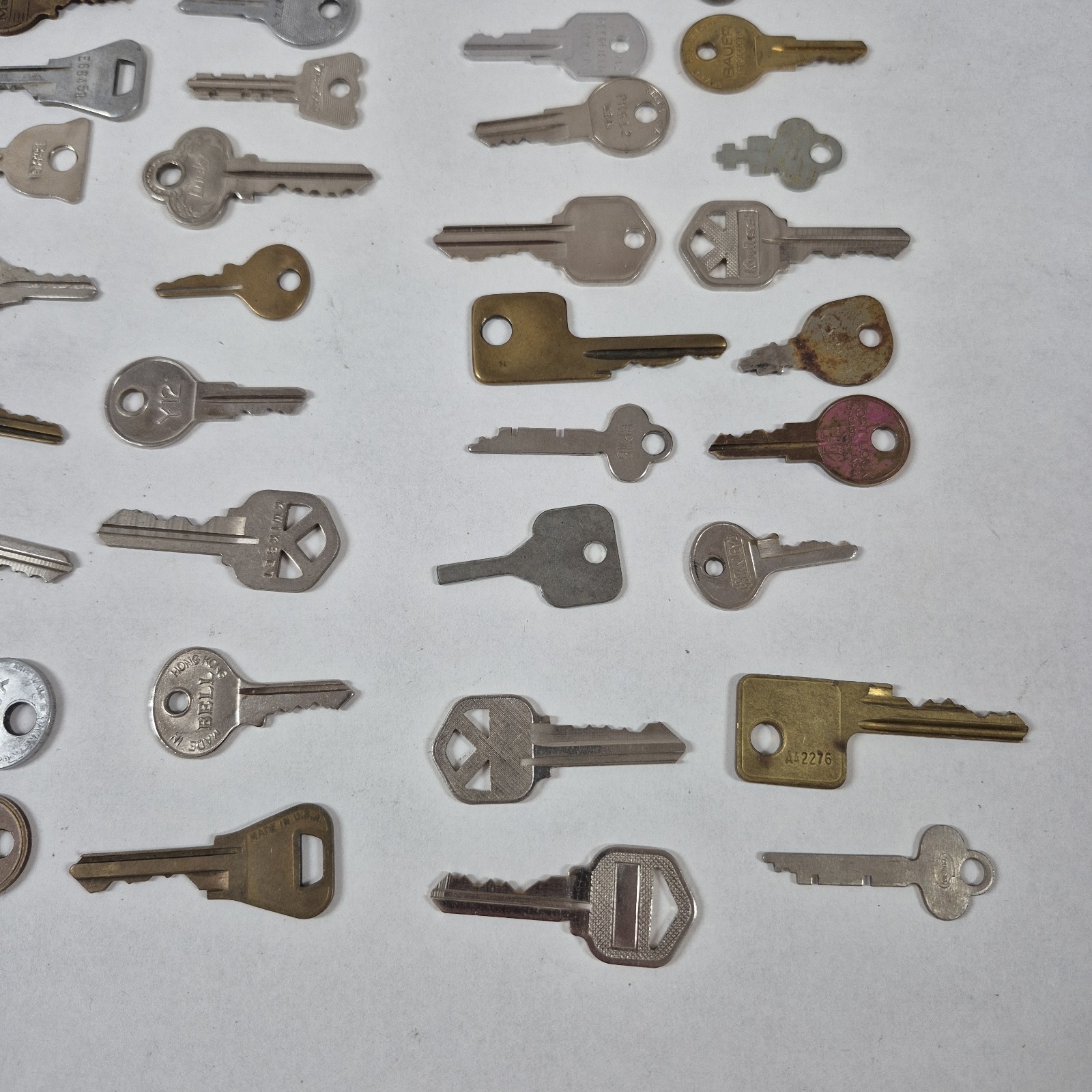 Mixed Lot of 116x Vintage & Modern Metal Keys Brands Sears, Yale, Bell, Lucky…