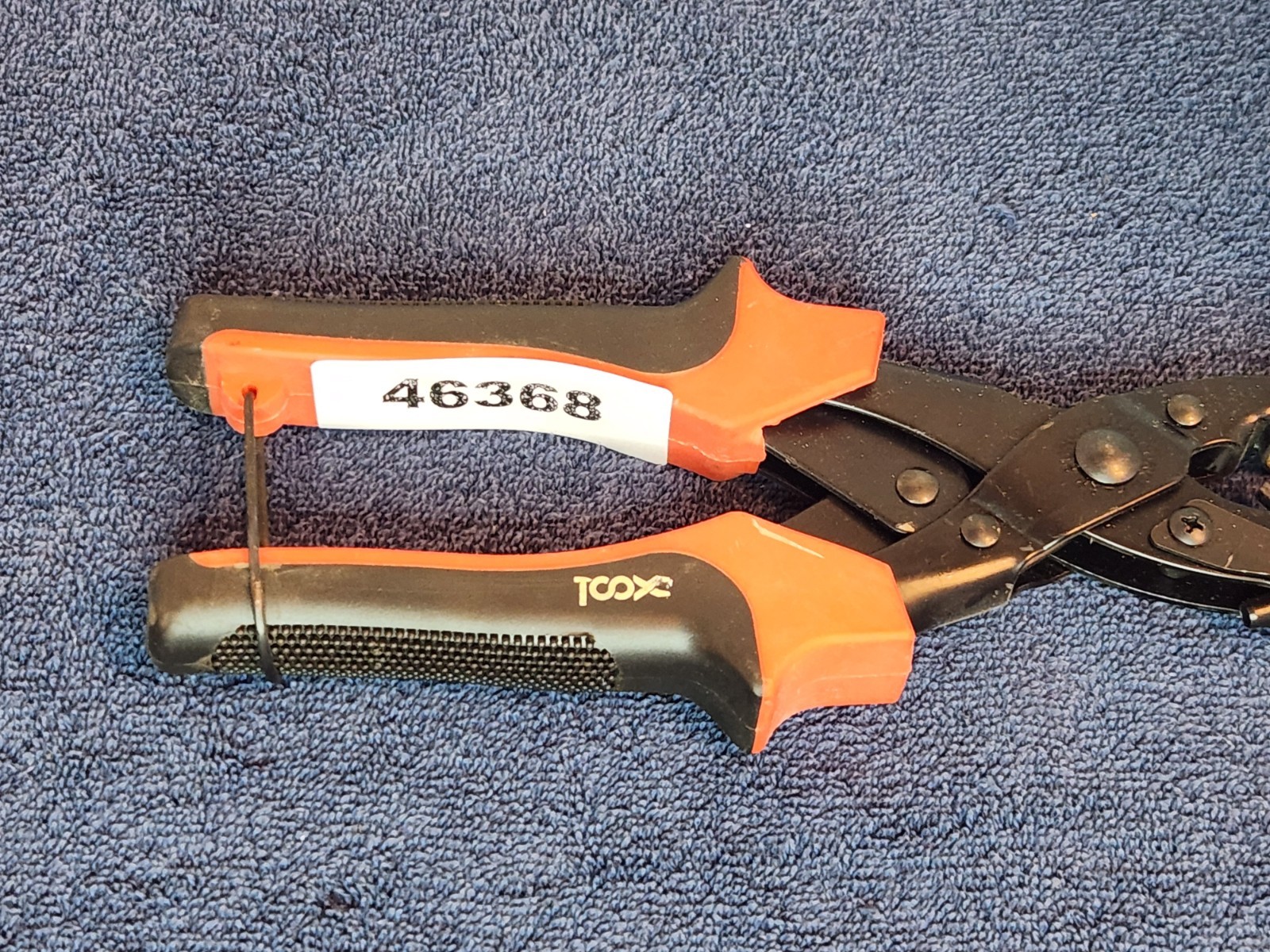 Heavy-Duty Rotary Leather Hole Puncher
