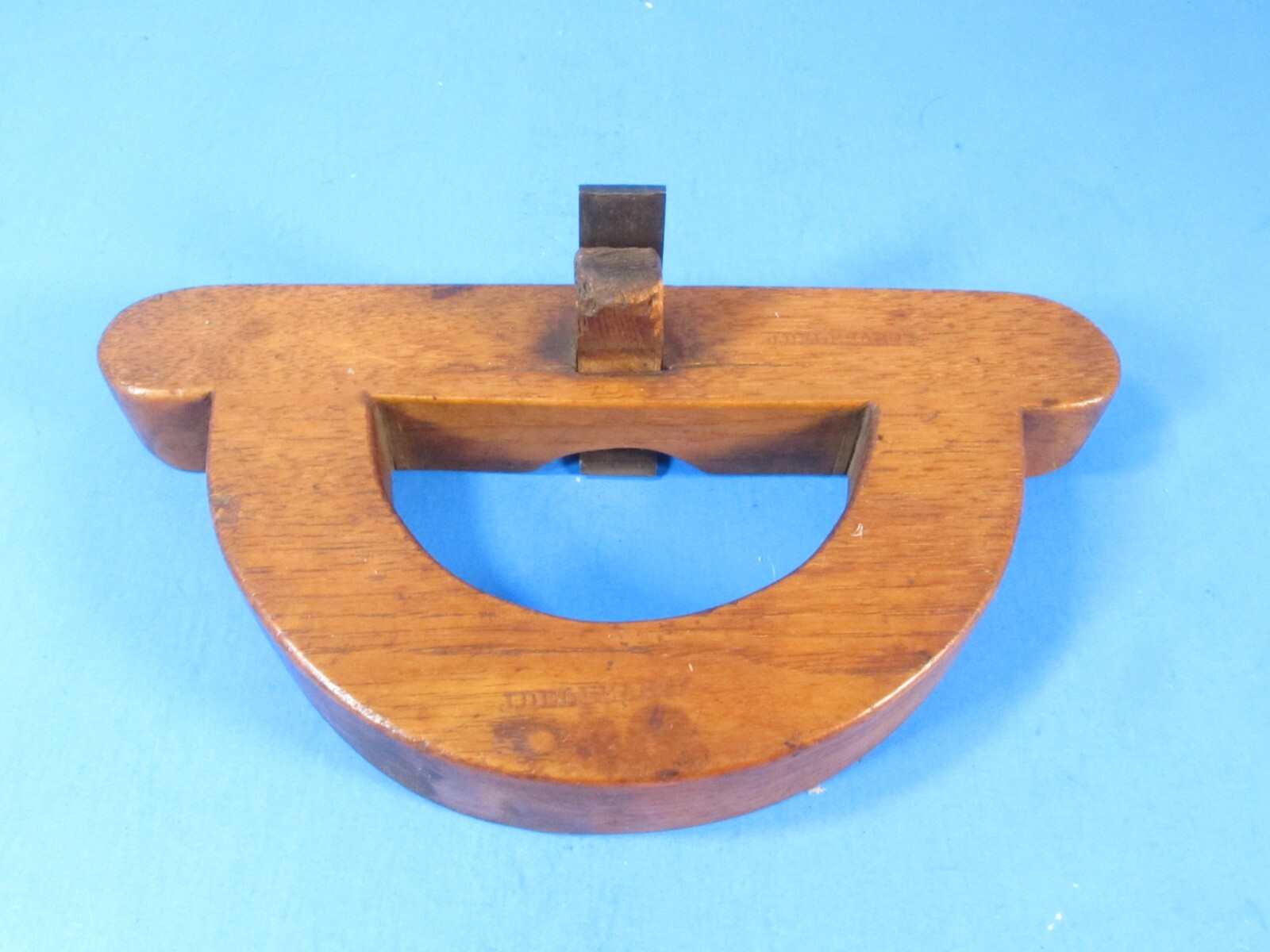 showy wood D shaped router plane w/ 3/4″ wide iron & marked Delehanty