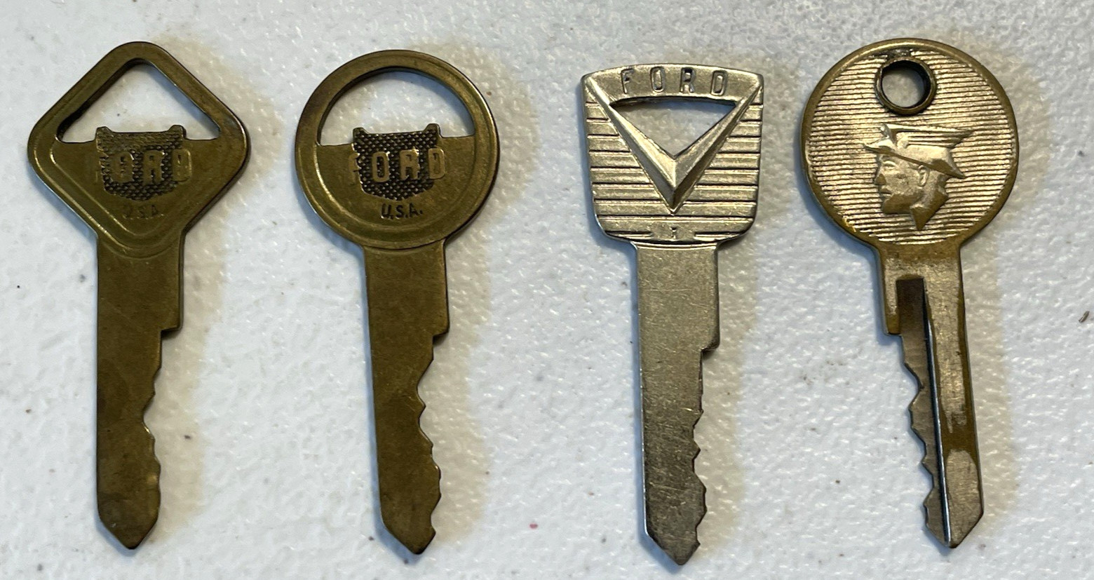Vintage Lot Of 4 1960’s 1970’s Ford and Lincoln Mercury Car Keys