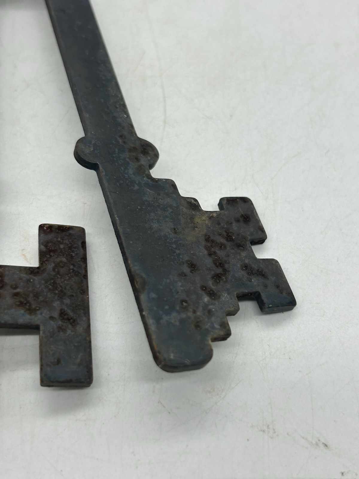 12” Skeleton Keys Ring Rustic Black Iron Wall Decor Jailer Old West Dungeon