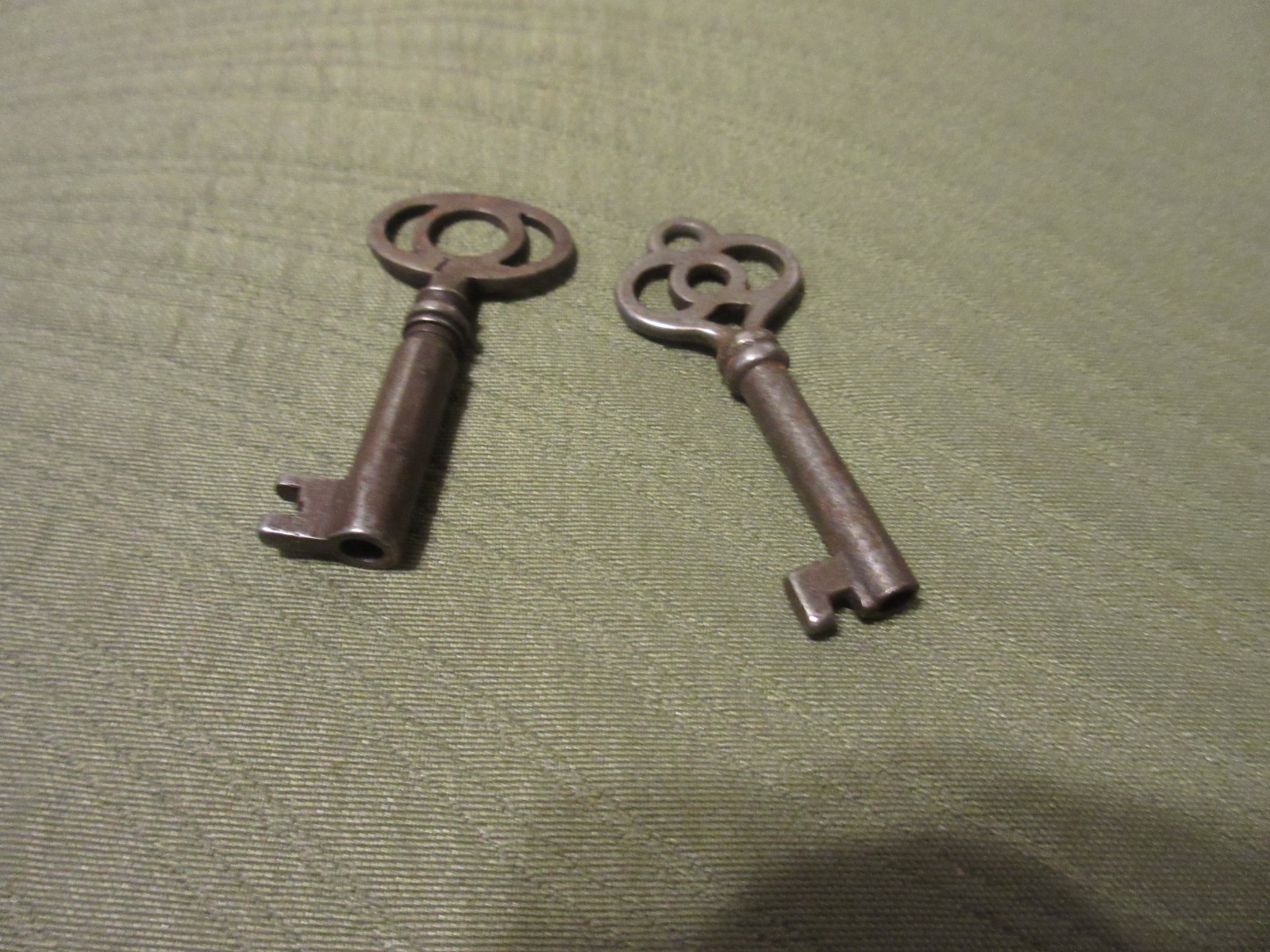 LOT OF VINTAGE OPEN BARREL SKELETON KEYS FANCY ORNATE DRESSER ANTIQUE NICE