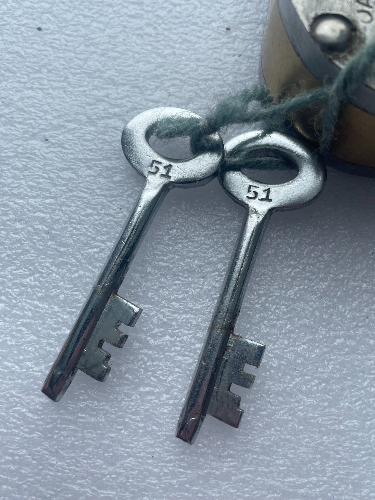 VINTAG MAHAVIR BRASS STEEL LOCK THREE 3 KEYS WORKING SIGN 8 LEVERS 51 MS PADLOCK
