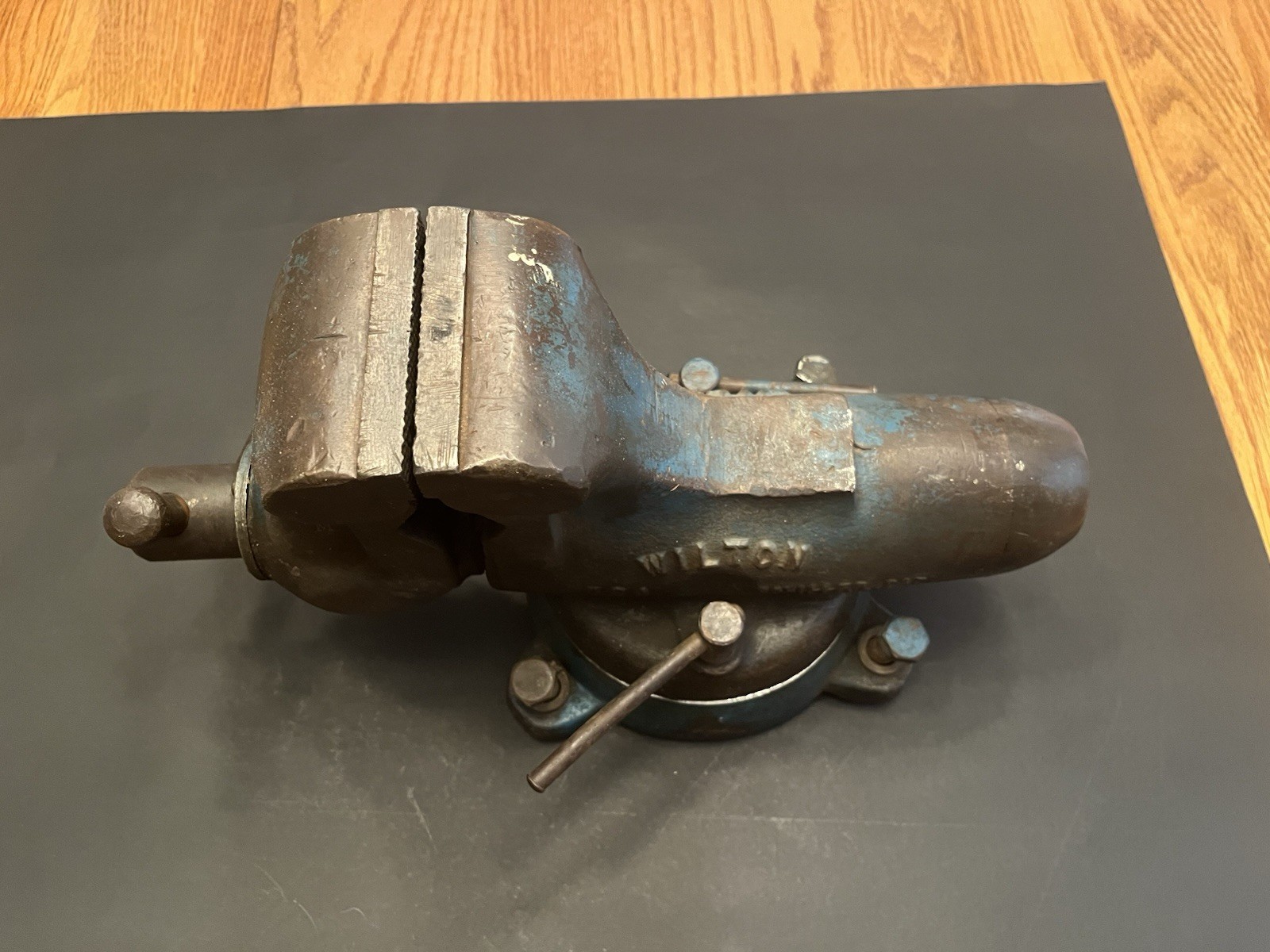 VINTAGE WILTON MACHINIST COMBINATION BULLET SWIVEL VISE – Handle is Bent
