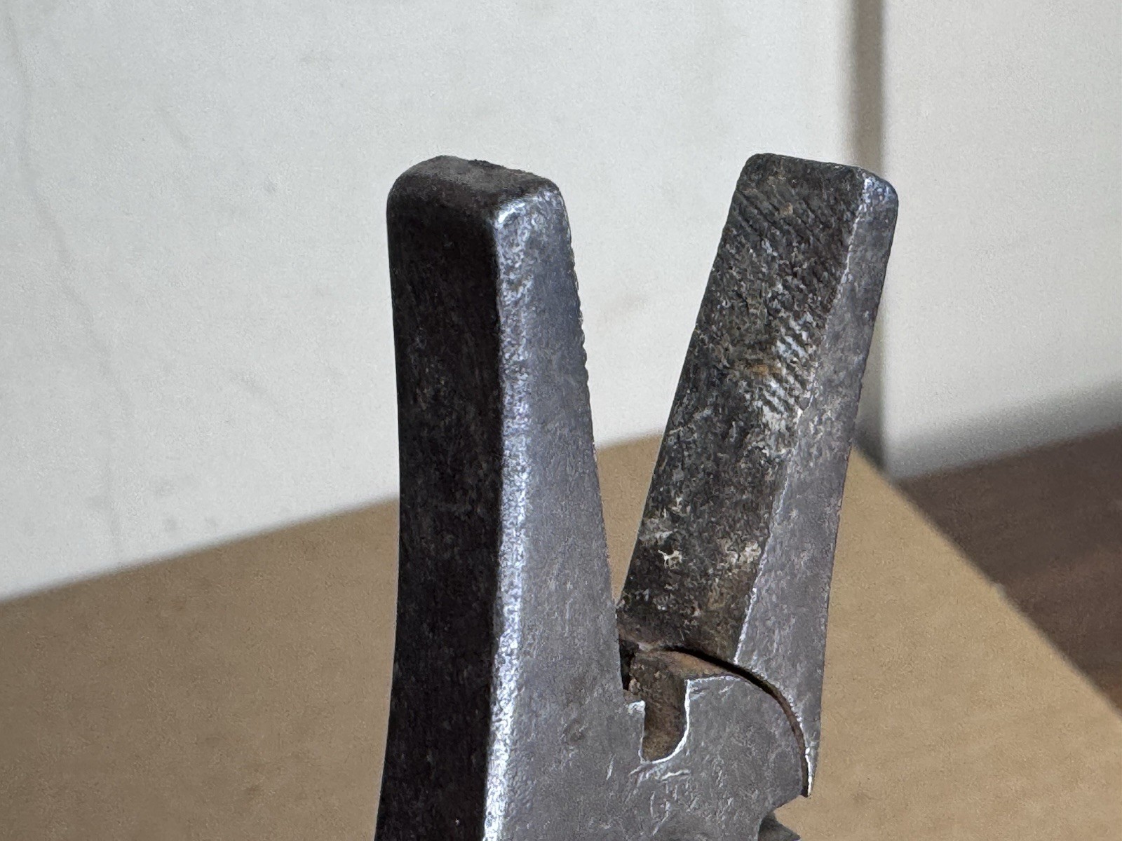 Vtg 6” Tinsmith Button Pattern Pliers Bending Wire Cutting Tool Irving Mfg PS&W