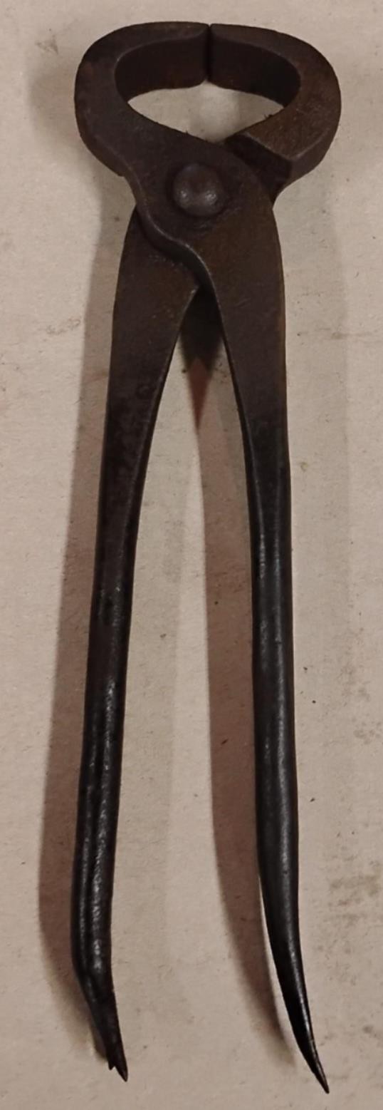 Antique Cobbler Farrier Curved Jaw Nippers Pliers Nail Puller 10 Inches