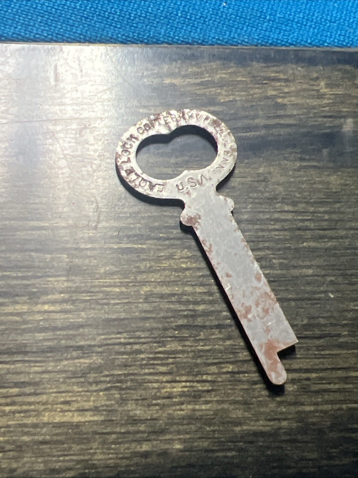 Vtg Uncut Eagle Lock Co Terryville Conn USA Flat Skeleton Key Approx 1.75″ Long