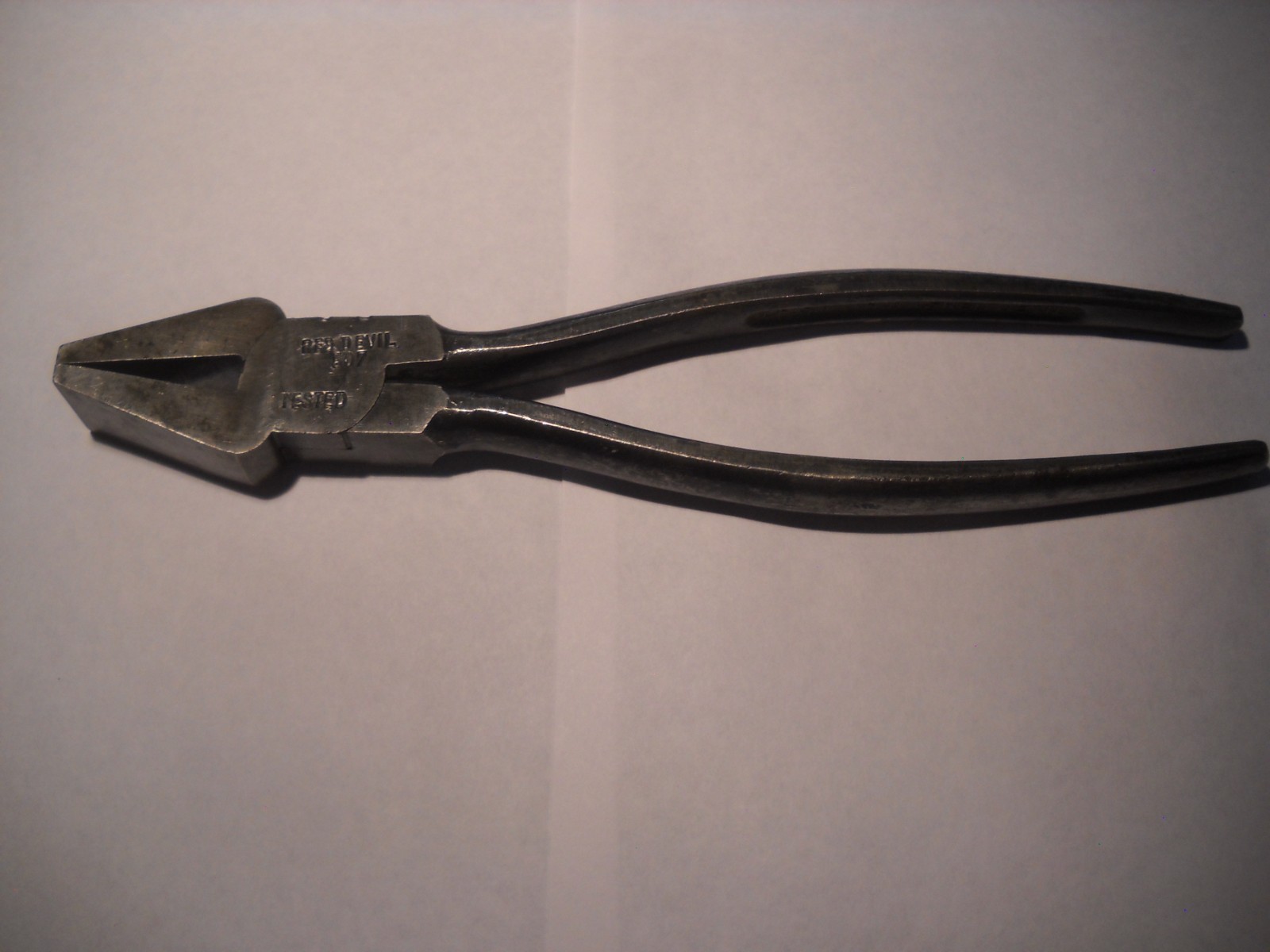 VINTAGE RED DEVIL 507 8 – 3/8″ LONG STAINED GLASS BREAKING PLIERS – CLEAN – USA