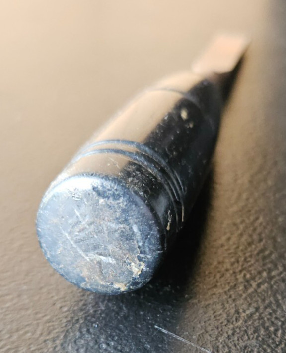 BEVEL EDGE CHISEL. VINTAGE BLACK PLASTIC/RUBBER HANDLE. SOLID, READY TO BE USED