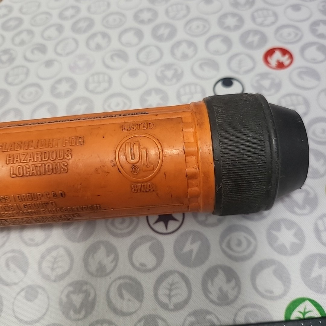 VINTAGE ORANGE RAYOVAC INDUSTRIAL MSHA UL SAFETY FLASHLIGHT (Uses 3 D’s) IN3-MS