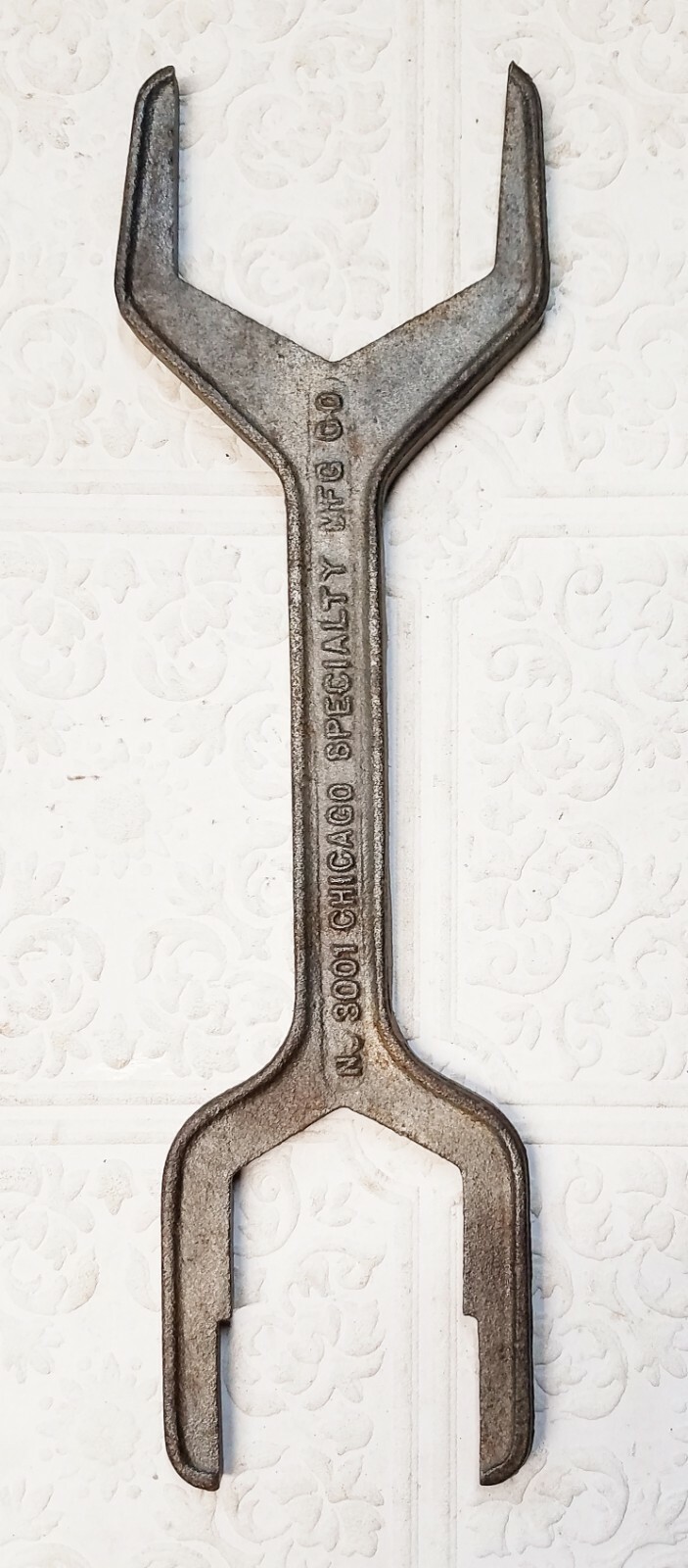 VINTAGE -SPUD WRENCH- CHICAGO SPECIALTY MFG. CO. NO.3001 3-IN-1 MALLEABLE IRON