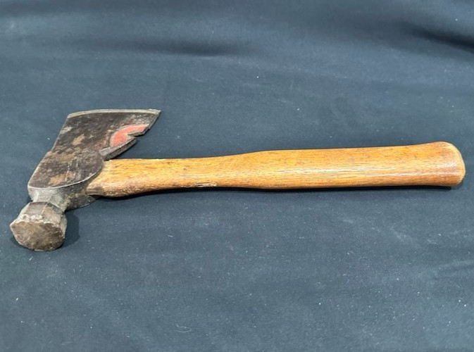 Vtg Hatchet with Octagon Hammer Head Carpenter’s Hatchet with Nail Puller