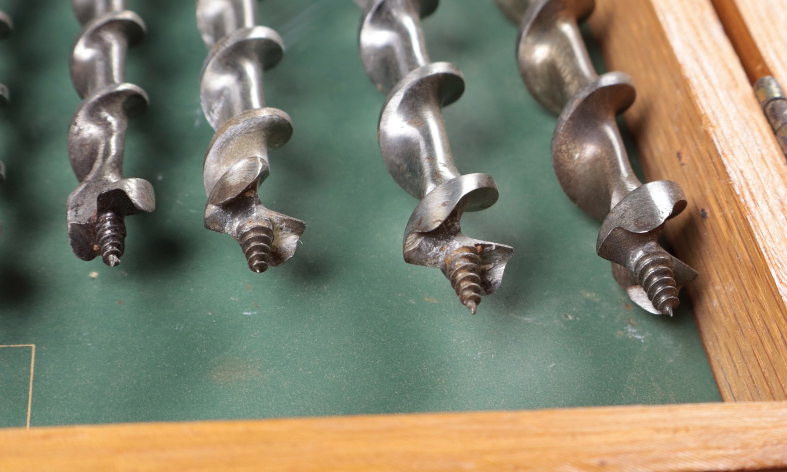 Vintage Irwin Set of 13 Brace Auger Bits With Wood Box and #2 Expanding bit