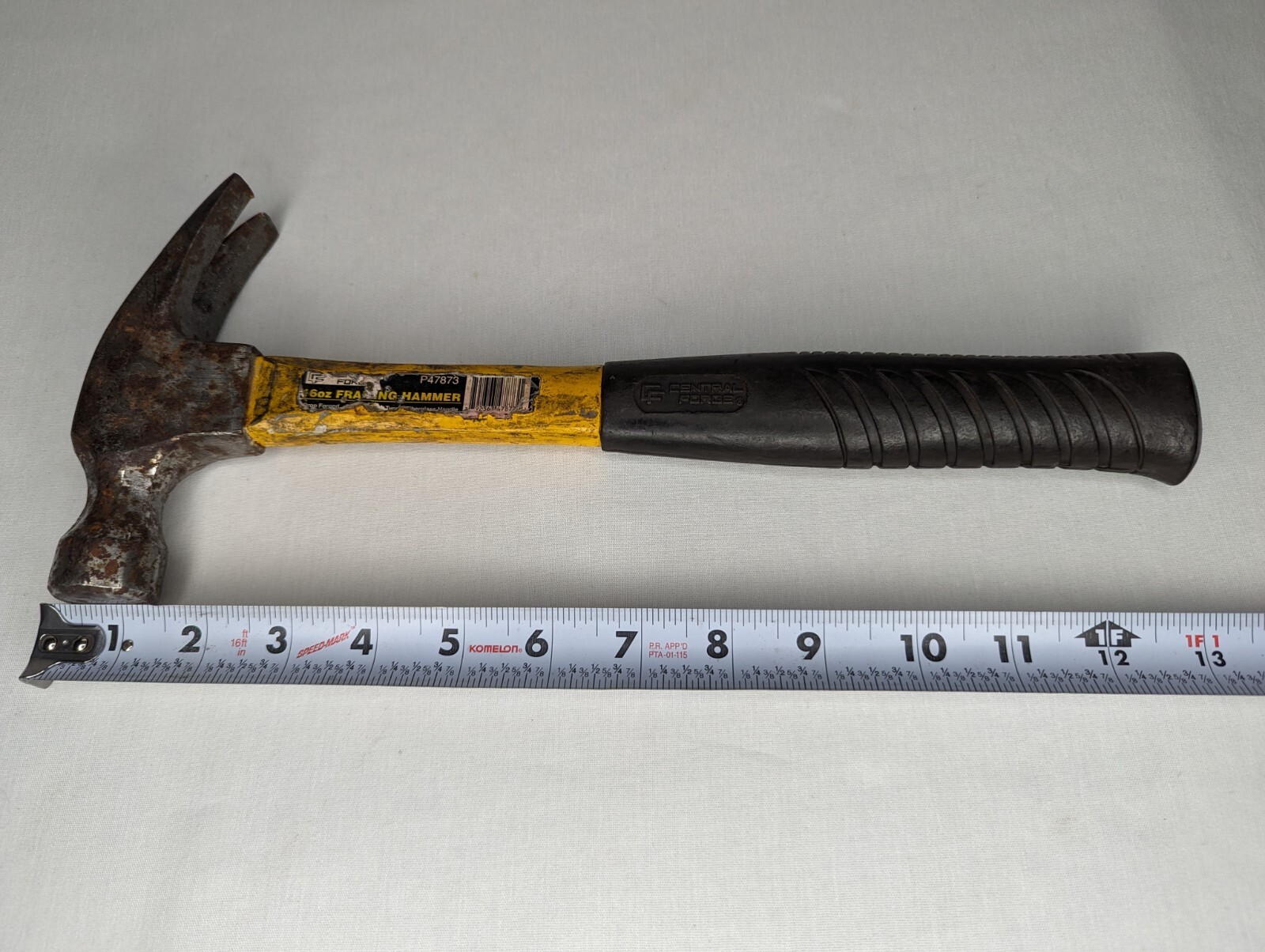 Vintage Central Forge Fiber Glass Straight Claw 16 oz Framing Hammer P47873