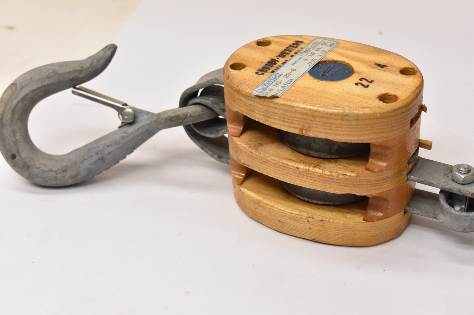Crosby-Western HS-22-B Block Pulley, 4″ With Latch