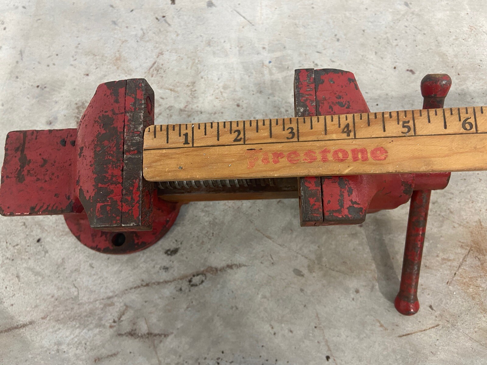 VINTAGE COLUMBIAN no 143 BENCH VISE 3 1/2 JAW 17 LBS USA