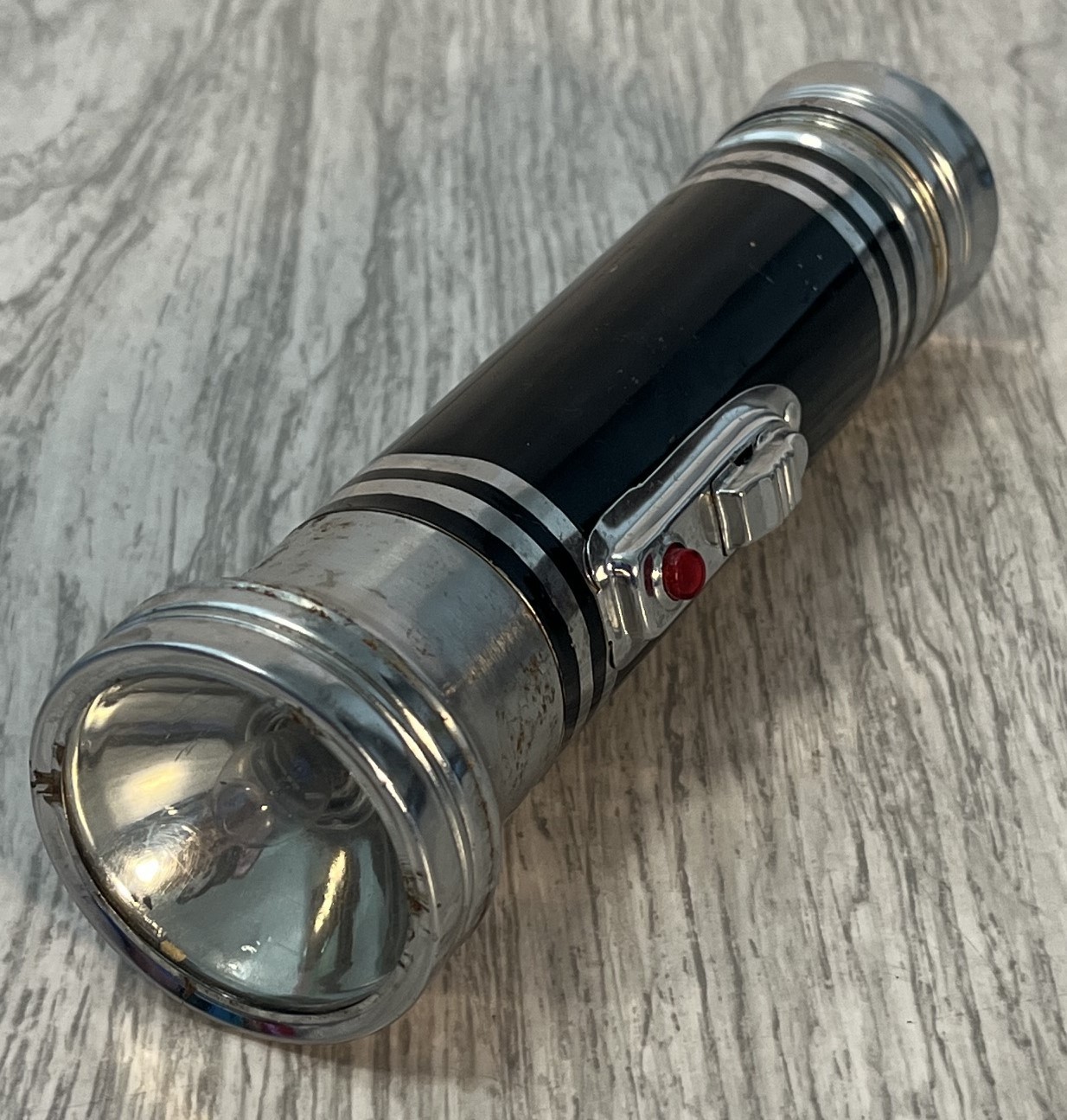 Vintage USALITE Flash Light Silver Black 6.75″ with Batteries 1960’s