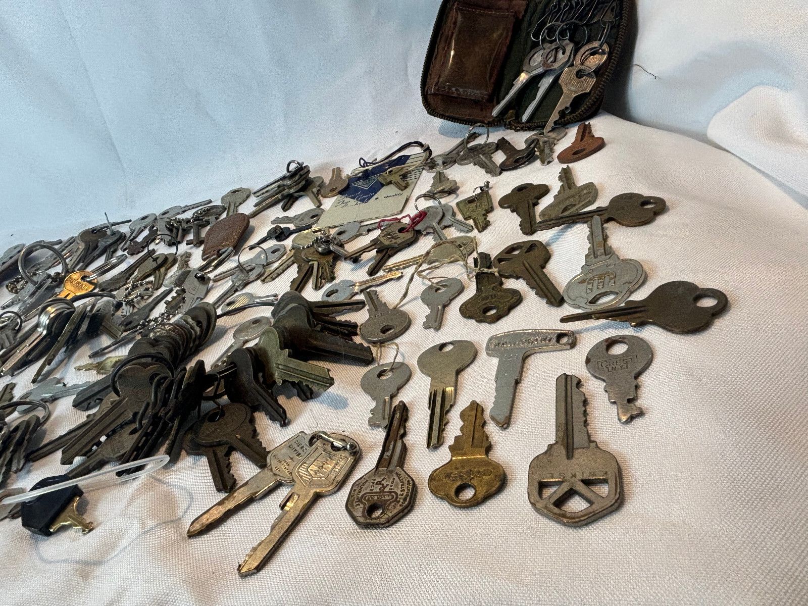 Vtg Key Lot of 200+ Residential Furniture Padlock Lockboxes Vehicle Small Motors