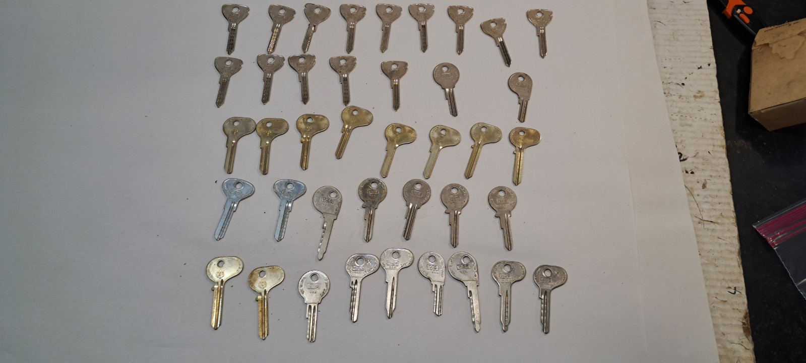 Lot of 40 Keys Blanks Curtis Blanks Op8, H-42, UN3, R9, Y-12, V26 (0556)