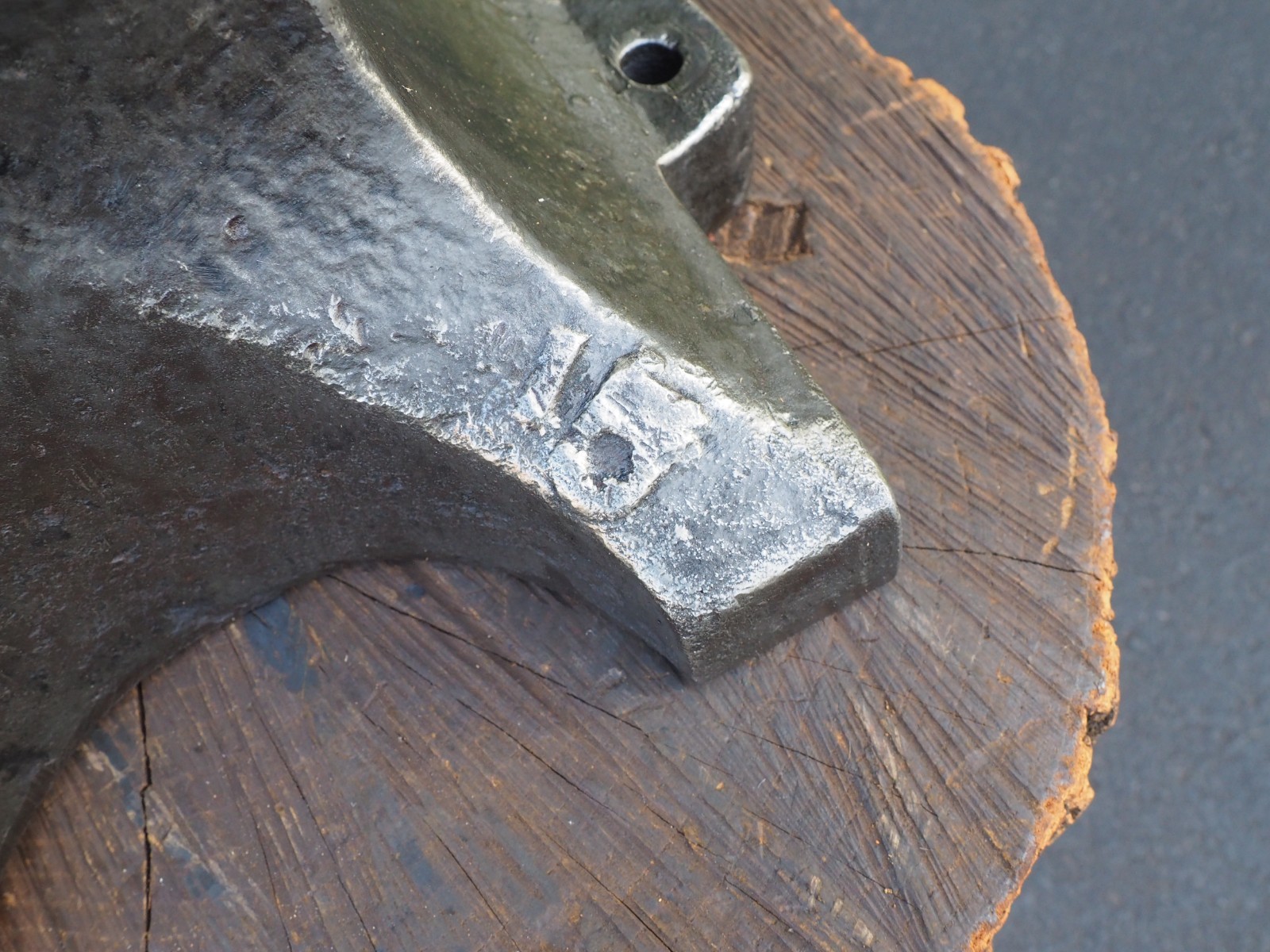 BIG 1940s FACTORY “FISHER NORRIS” BLACKSMITH 150LBS ANVIL ANTIQUE VISE RR BLADE