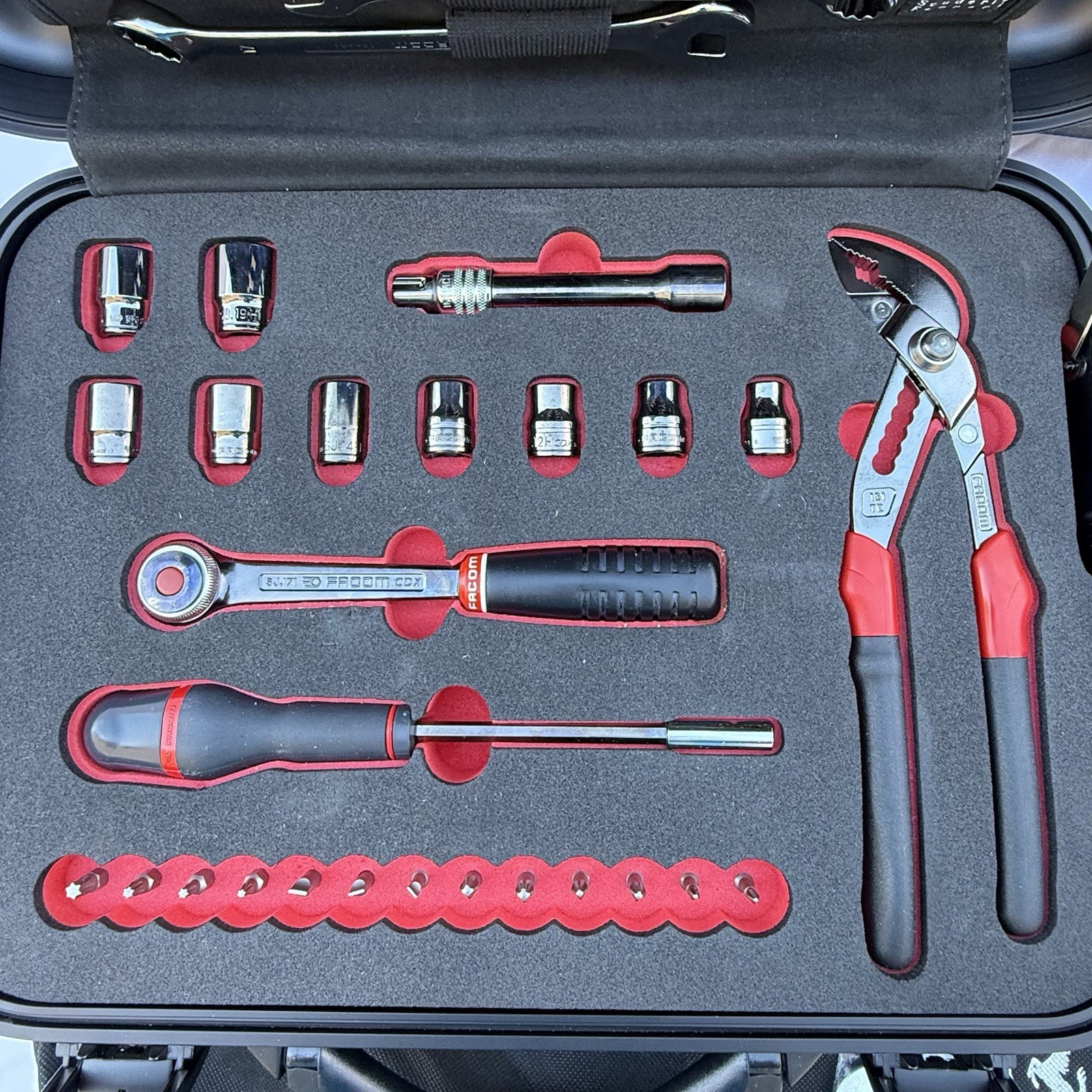 Vintage Ferrari Ltd Edition 34-Piece Toolset w/Case Facom #1206 of 2000-Mondial