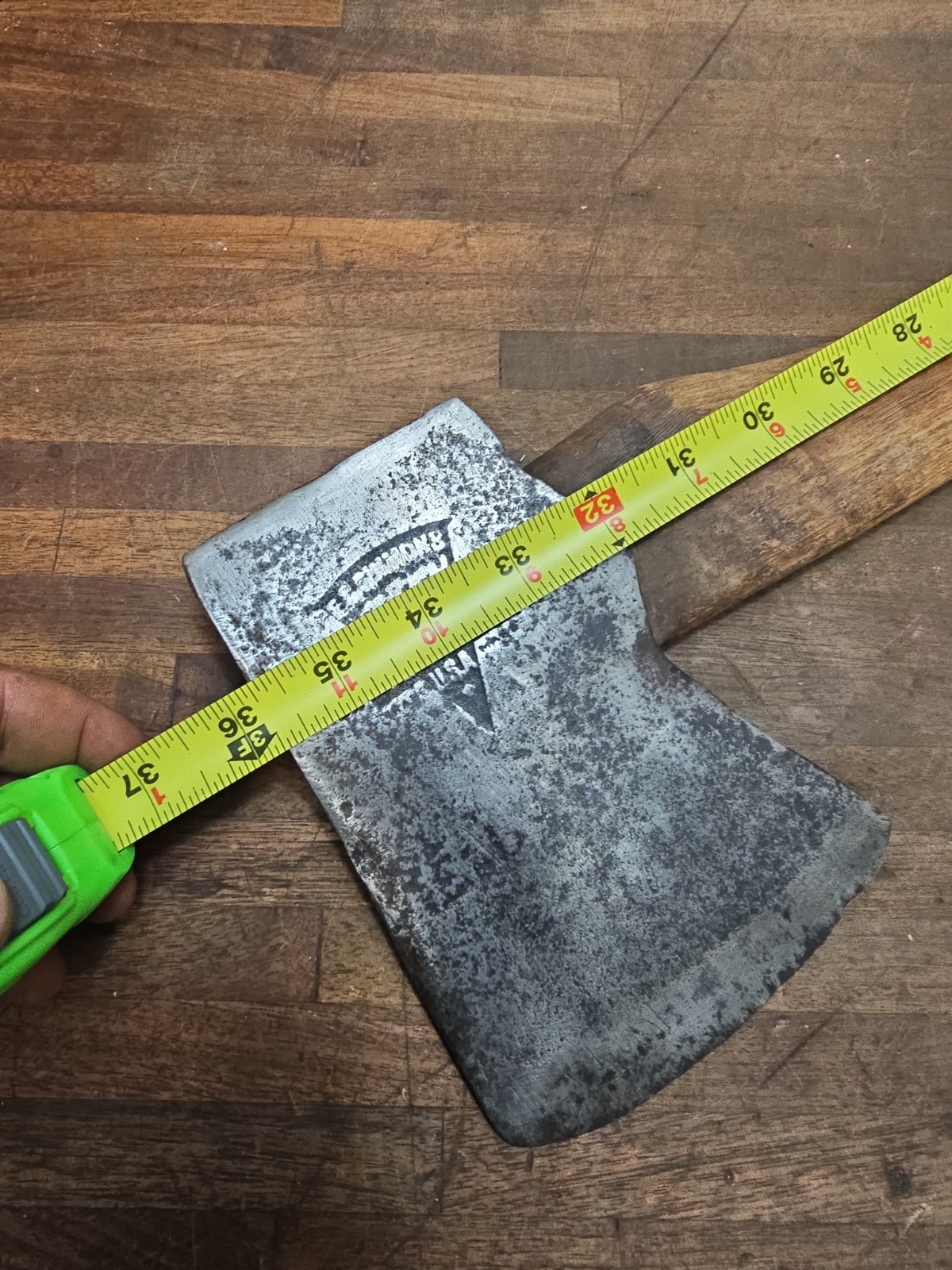 R87- Antique Embossed Logo E. C. Simmons Keen Kutter jersey pattern axe 5 lb