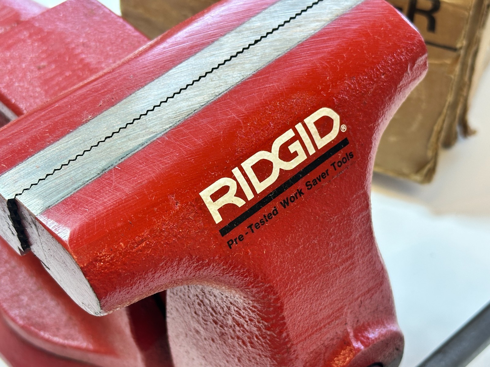RIDGID USA 500R 5″ Jaw RED Utility Vise Pipe Swivel Base Heavy-Duty, NEW NOS