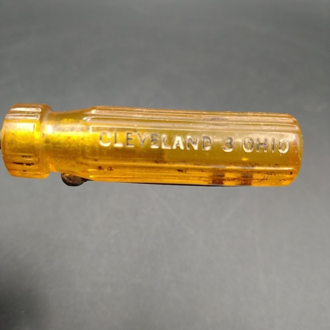 VACO Flathead Screwdriver Pocket Clip-on Associated Steel USA Yellow 3.5″ MCM