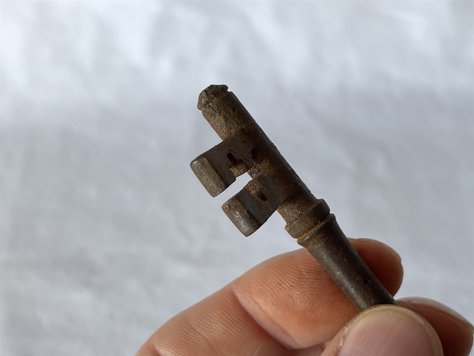 Large ~10.5cm Antique Metal Skeleton / Collectable / Escape Room Key #piW-181