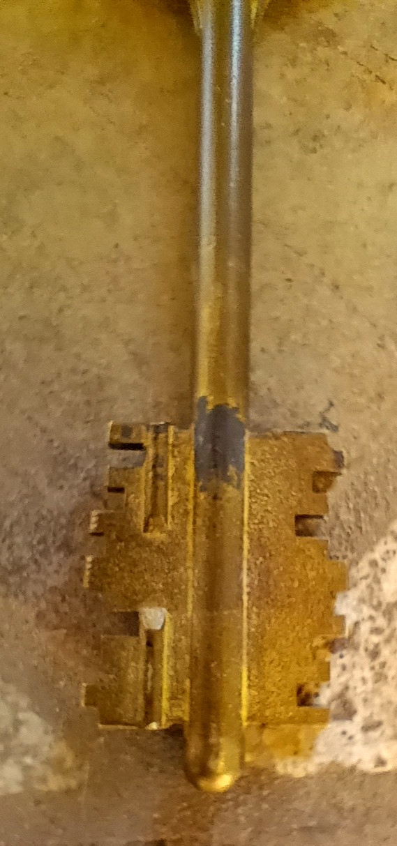 WW2 Wehrmacht German Reich – Brass key with Brass tag – Security Vault key WWII