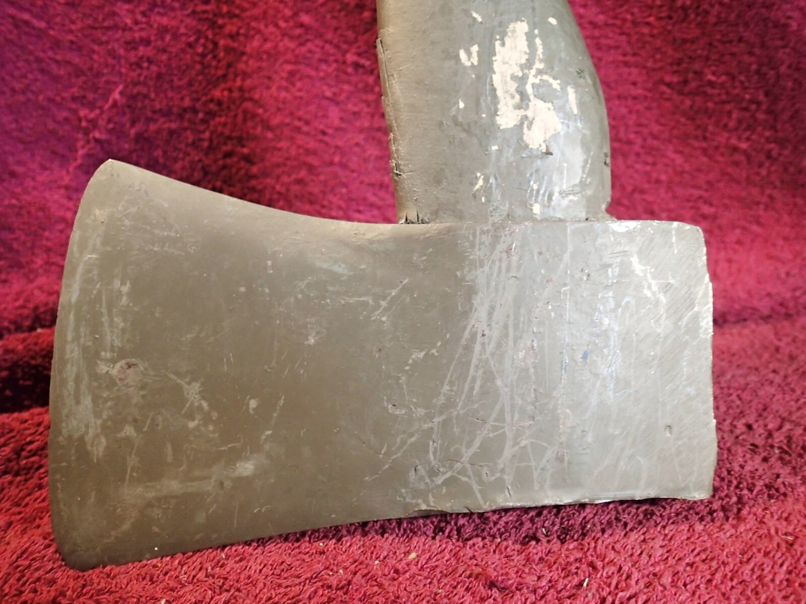 1.56 kg WW II MILITARY AXE w ORIGINAL HANDLE & PAINT SWEDEN SWEDISH