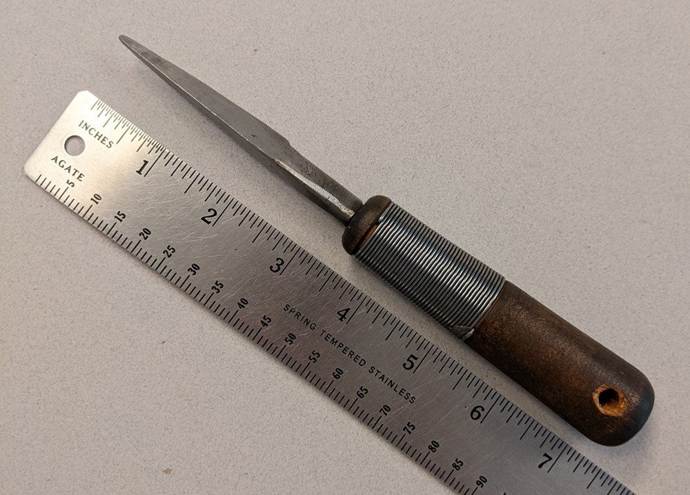Vintage 1970s Unbranded 7 1/2″ Wood Handled 3-square Machinist’s Scraper