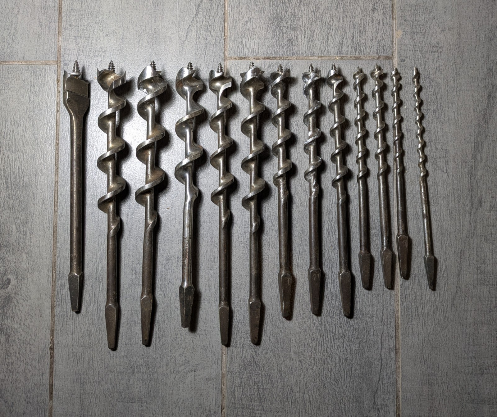 Antique Set of 13 Hand Auger Drill Brace Bits in Wood Box – Hand Tool Blue Grass