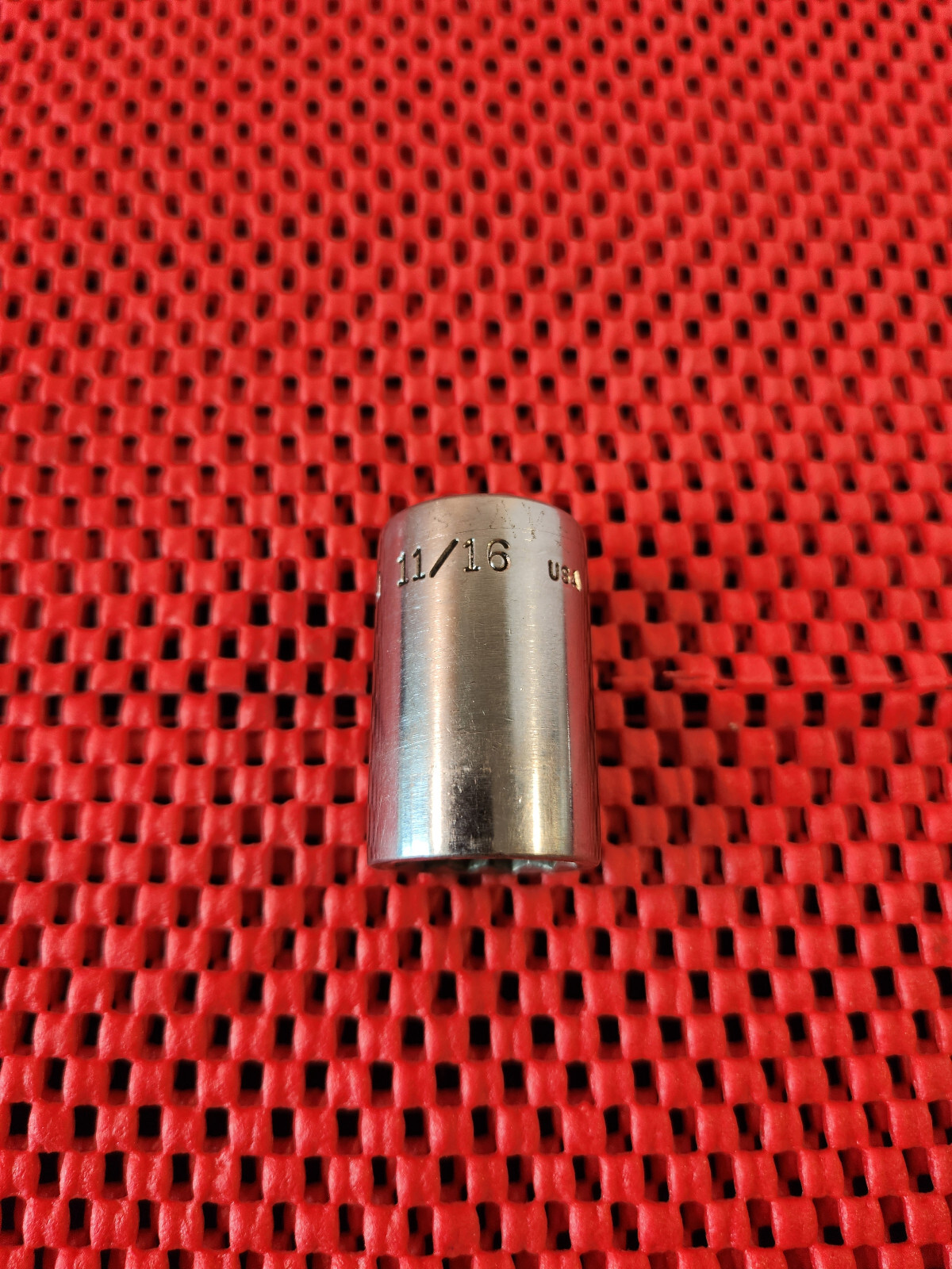 VINTAGE BONNEY, 1/2″ DR, 12 PT, 11/ 16″ SOCKET ZA22 – B IN THE SHIELD LOGO – USA