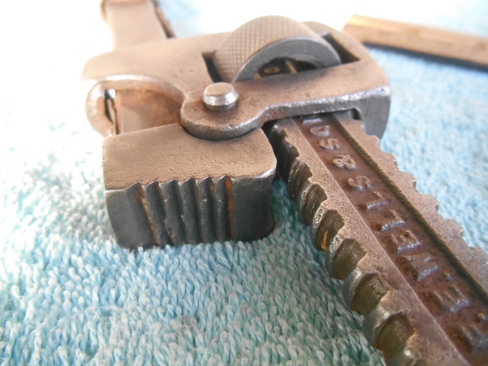 ANTIQUE F.E. WELLS & SON CO. USA 10″ ADJUSTABLE PIPE WRENCH #10