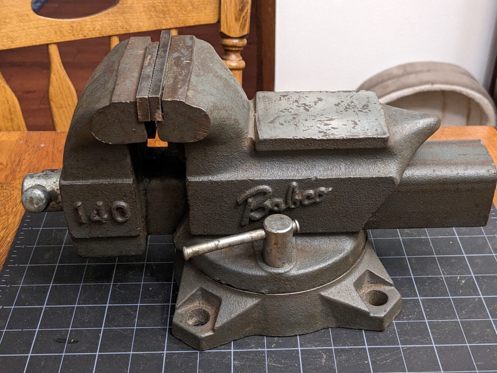 Babco 140 Bench Vise 4″ Jaws Opens to 140mm or 5-1/2″ w/ Pipe Jaws Weighs 40 lbs