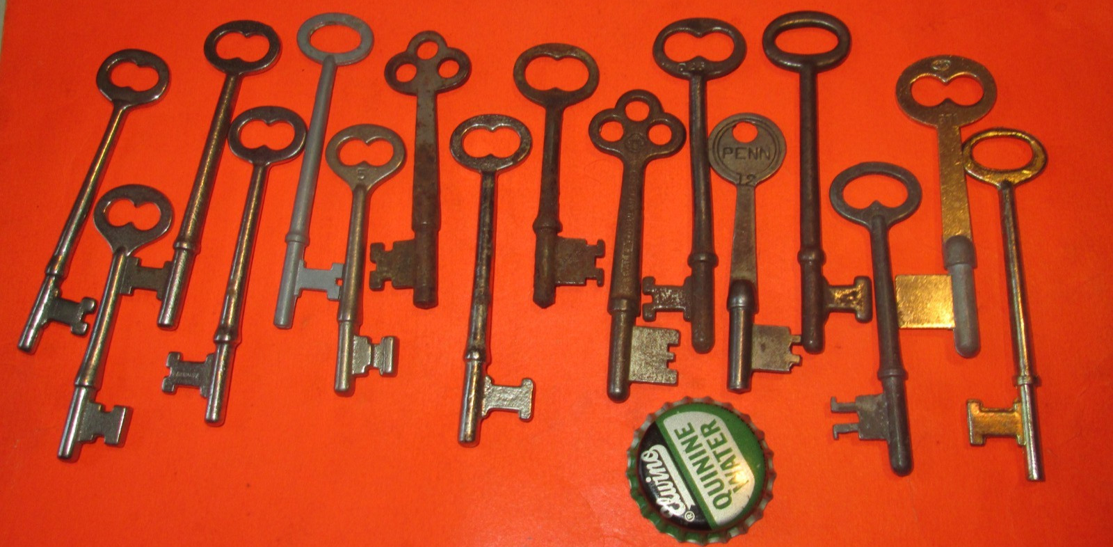 LOT OF 15 VINTAGE SKELETON KEYS DOOR HOUSE ALL REAL NO FAKE MORE LISTED 15DQR