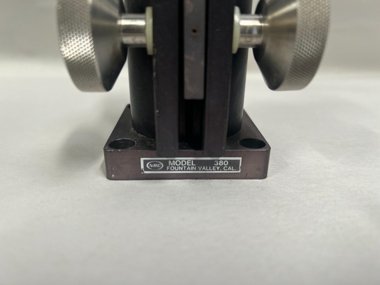 Vintage Newport Research Corp NRC Model 380 Telescoping Post Holder Mount (C10)
