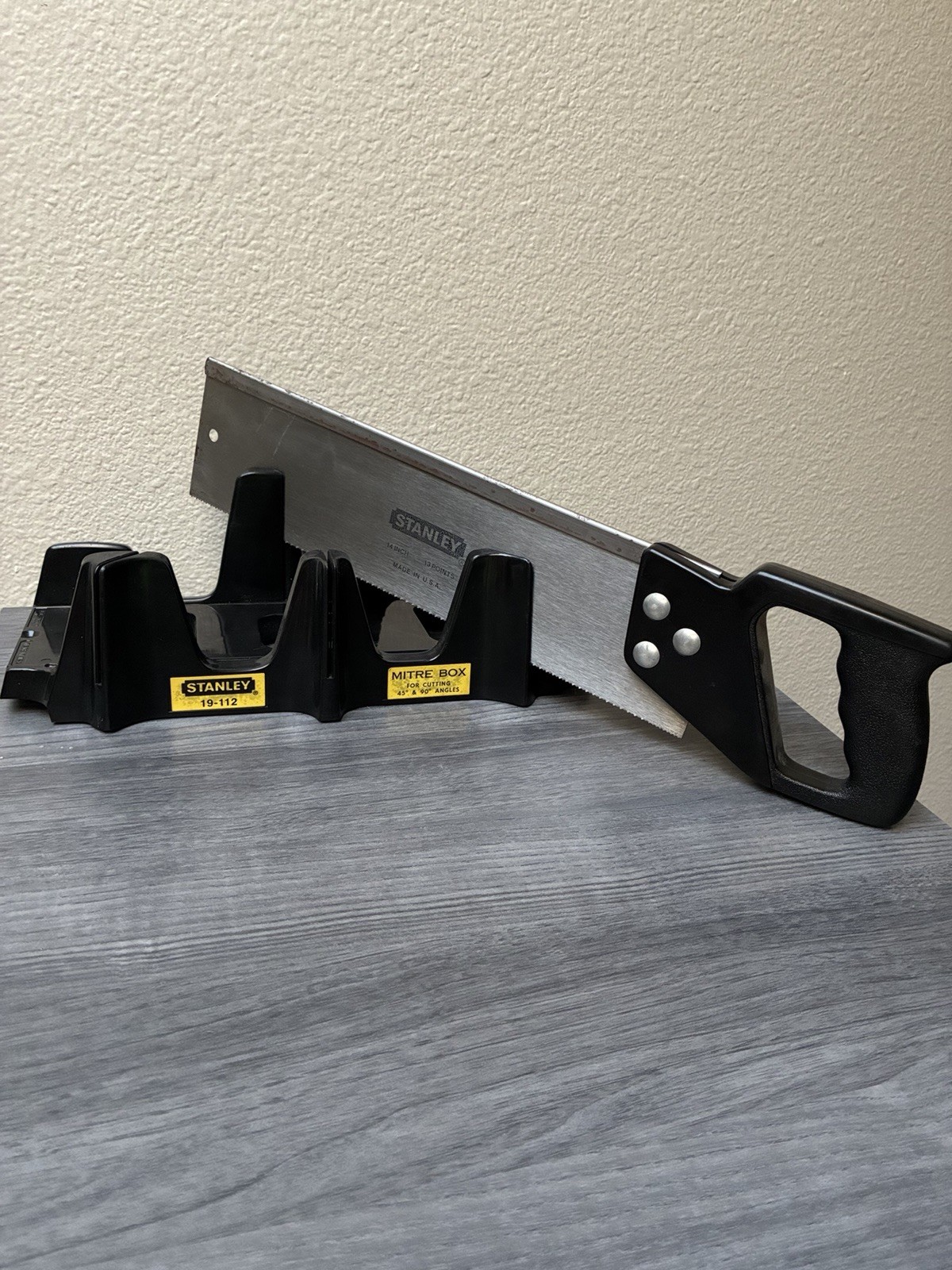Stanley Mitre Box 19-112 And Handsaw 14 Inch/13 Points