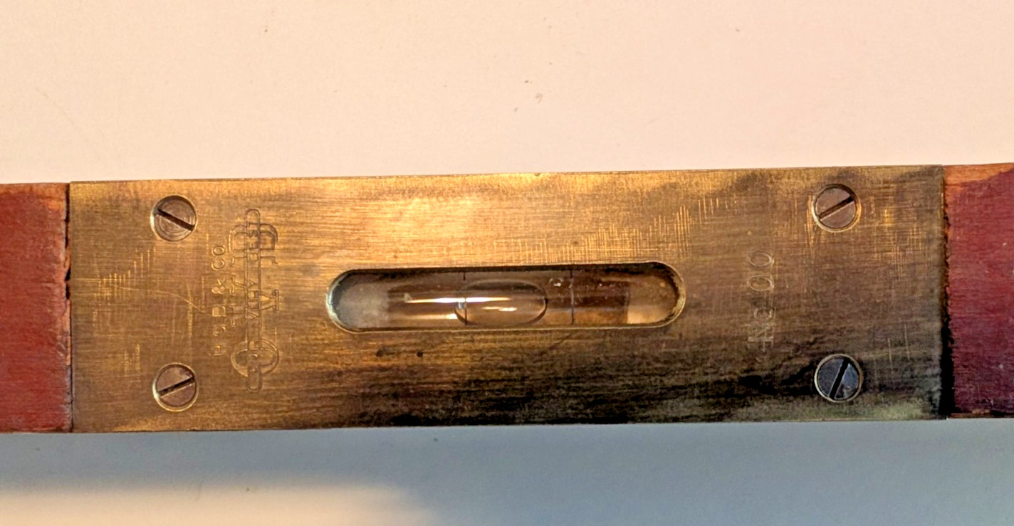 RA2 – 18″ Early H.S.B. & Co Carpenter’s Rosewood & Brass Level #00, OurVeryBest