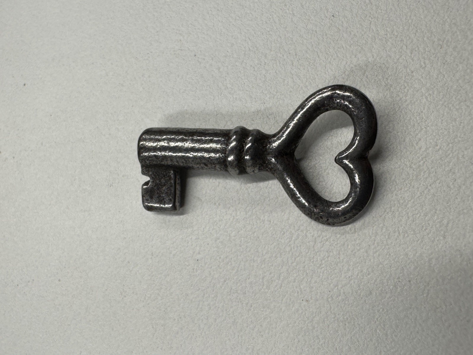 🌿 🗝️ Antique Skeleton Key Heart Bow Hollow Barrel Authentic Vintage Key Steel