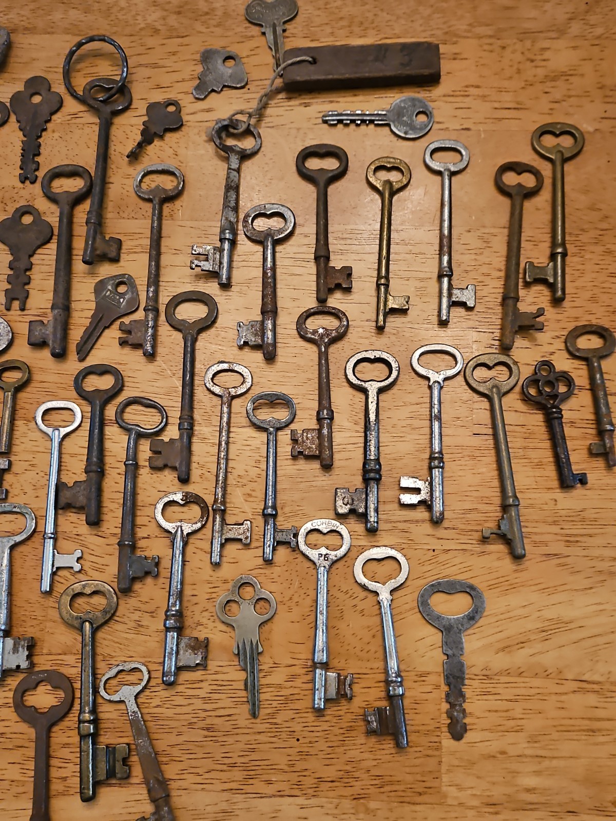 Vintage Lot Of Antique Skeleton Keys Clock Door Lock Art