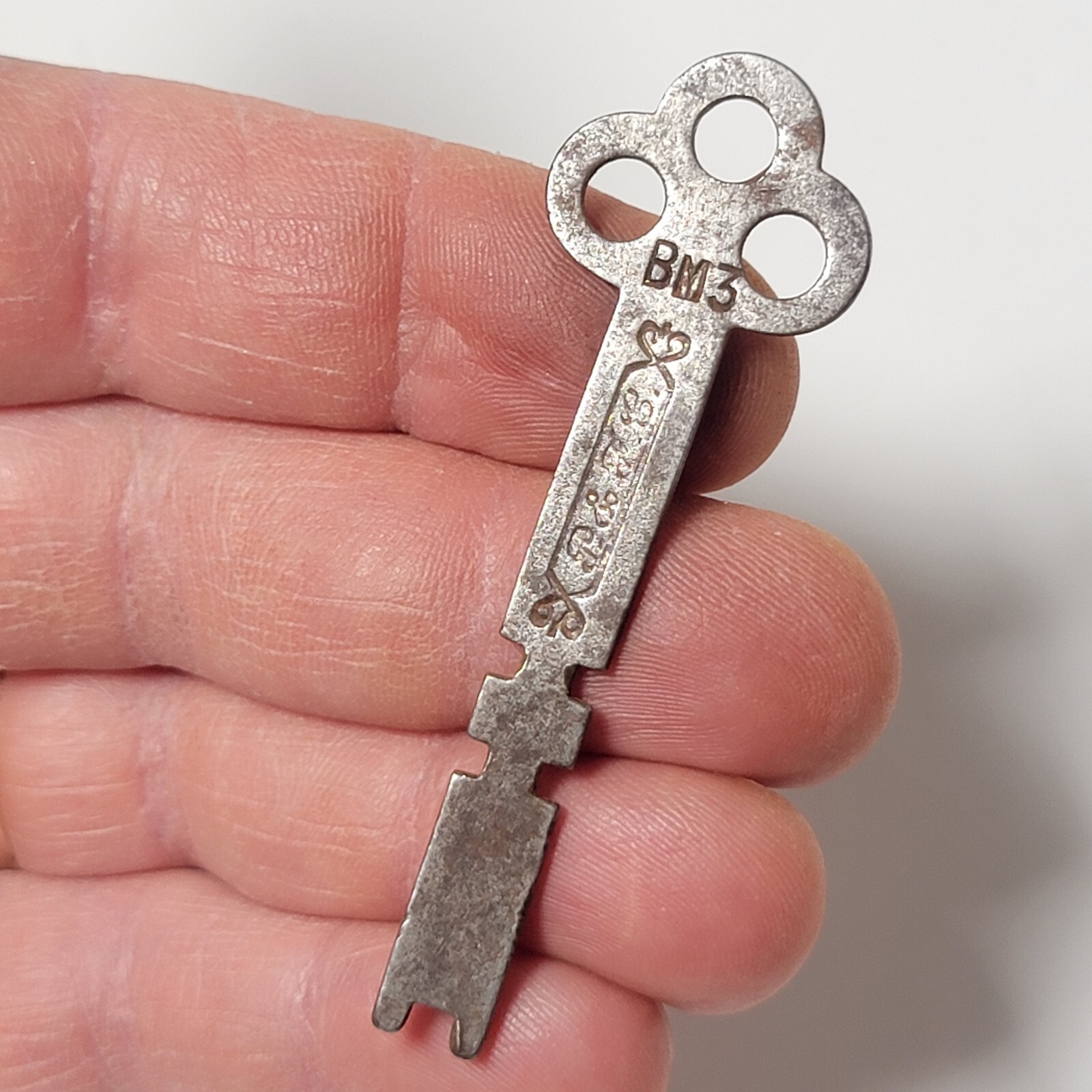 Vintage P & F Marked No BM3 Flat Skeleton Key Approx 2 5/8″ Long Steel key🗝
